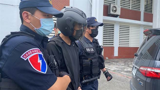 温男逃亡5日后，面对警方围层缉捕，自知难逃法律制裁，27日主动投案。（罗亦晽摄）