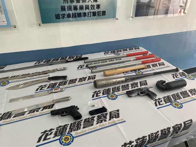 警方查获朱男及温男车上的犯案工具。（罗亦晽摄）