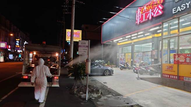 台南市安南区传出家族群聚感染后，市府随即针对8名确诊者相关足迹场所进行清消作业。（本报资料照片）