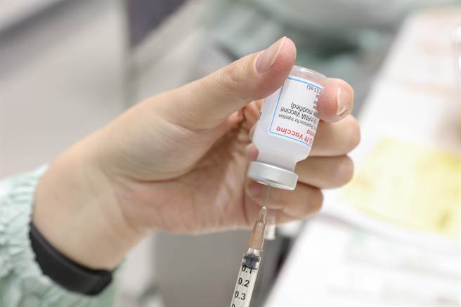 美國捐贈台灣250萬劑莫德納疫苗，第一批110萬劑疫苗將於7月1日起配送至各縣市，提供3類人開打。（報系資料照）