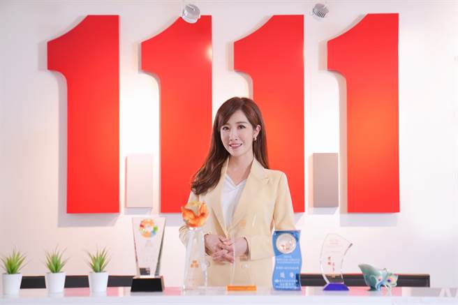 今年畢業季剛好遇上了疫情，也讓很多新鮮人打亂求職布局，1111人力銀行發言人黃若薇，在著作「沒有目的才有趣」也分享了許多職場心法，讓初入職場的新鮮人能順風而行。（圖/1111人力銀行提供）