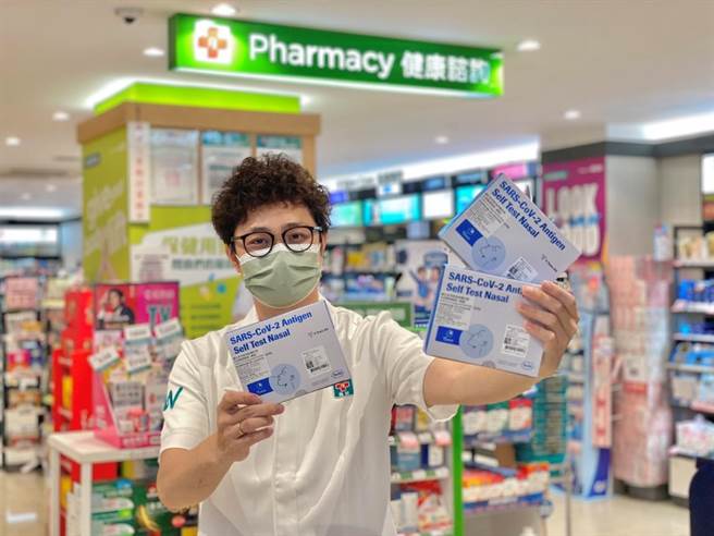 屈臣氏門市有專業藥師為民眾提供諮詢服務。（屈臣氏提供）