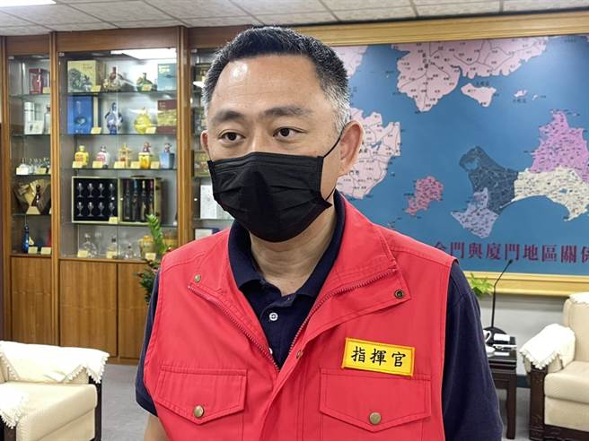 楊鎮浯縣長強調，由於莫德納疫苗的保存期限較短，7月2日再度啟用4鄉鎮大型接種站，以加快施打作業，提高地區覆蓋率。（金門縣府提供）