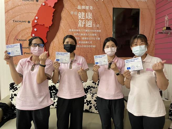 高雄一家居家清潔企業，超前部署採購近2000份快篩試劑第一時間發給管家使用，全面即刻實施篩檢。（業者提供）
