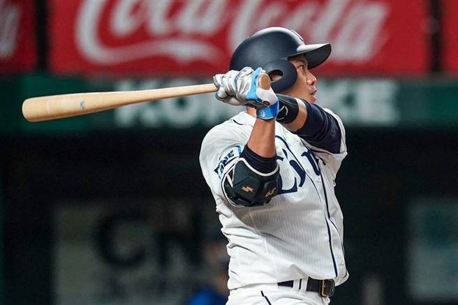 吳念庭今天6局上以二壘打送回兩分。（資料照／吳念庭提供）