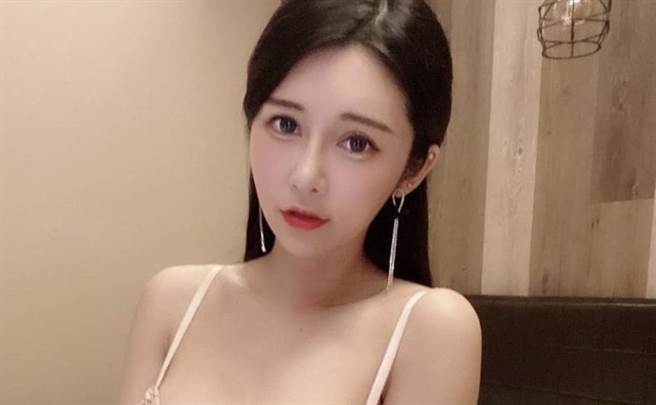 安希拥有火辣的身材曲线。（图/安希IG)