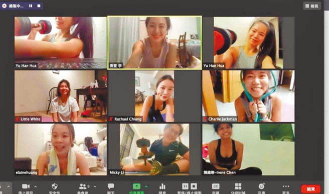 居家运动夯，民眾透过视讯彼此砥砺。（民眾提供／柯宗纬高雄传真）