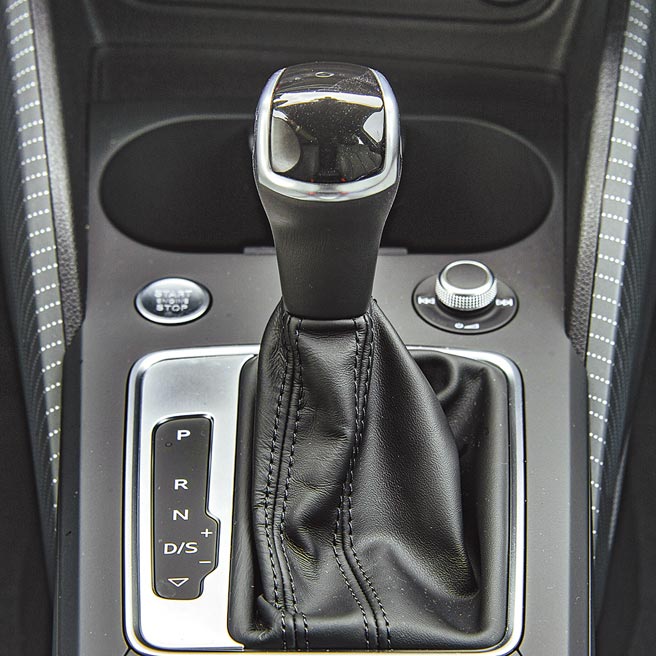 S-tronic七速自手排變速。（陳大任攝）