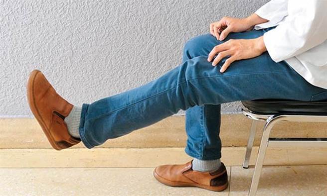 长者宅在家变衰弱了！4招下肢训练 防跌增肌力。(示意图/康健杂志提供 陈德信摄)