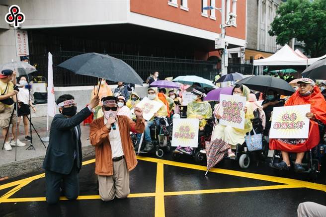 救救台湾障碍弱势行动联盟召集人、前立委郑龙水表示，疫情对身心障碍者造成的影响却是永久性的，再也回不去了，希望政府在制定纾困政策时，能倾听身心障碍者需求。（报系资料照）