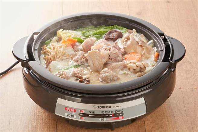 乾杯集團推出「黑毛屋 雲端鍋物店」，標榜每個月皆可偶大啖日本經典鍋物「水炊鍋」。（圖／乾杯集團提供）