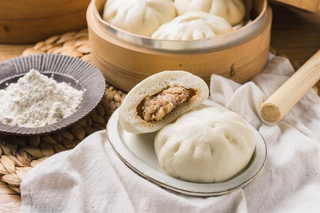 料理包、防疫商品等，只要线上订购即能宅配到家，让你在宅自煮，安心防疫。(劳动部高屏澎东分署提供／林雅惠传真)