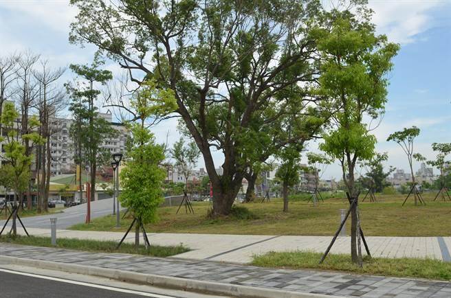 男子斗六公園內勸2翁三級警戒期間勿脫罩喝酒，遭打成頭部撕裂傷，血流滿面。（示意圖／中時資料照）