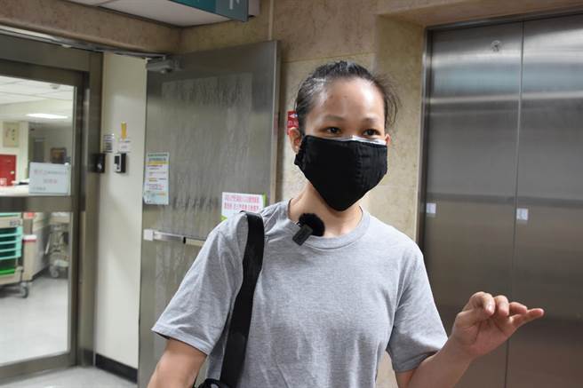 北病南送的七旬老翁治癒后却成了人球，无处可安住，彰基医护人员主动相助，尤其在疫情严峻、医护工作紧绷的状况下，还要多费神去居中联繫协调，让老翁女儿激动又感谢，感动之情溢于言表。（彰基提供／谢琼云彰化传真）