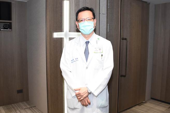 彰化基督教医院院长陈穆宽指出，新冠肺炎患者的治疗相当成功，身心灵也得到很好的治疗，最重要的是一个北部的患者，也感受到我们彰化人，特别是彰化基督教医院满满的爱心。（彰基提供／谢琼云彰化传真）