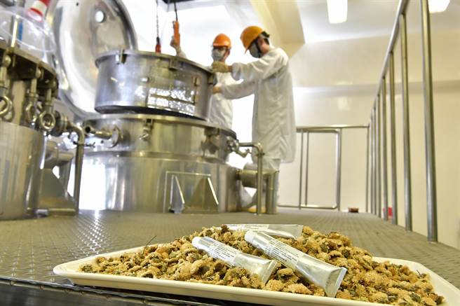 工研院生医所研发「乾癣治疗植物新药」，是从杭菊中萃取药用成分。（工研院提供／罗浚滨新竹传真）