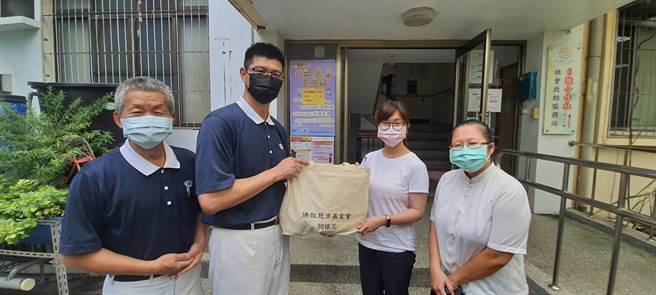 挹注资源不间断！台中市府感谢善心单位关怀弱势。（卢金足摄）