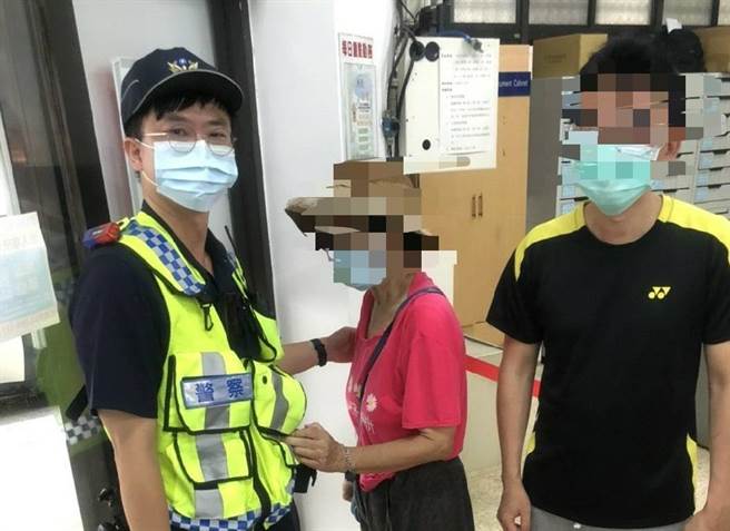 台中市一名妇人误将学校当菜市场，一直坚持要去买菜，幸警方快速寻人，连络家属后平安返家。（民眾提供／卢金足台中传真）