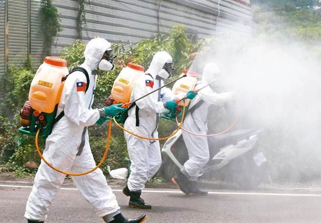 屏東印度變異株（Delta）疫情擴大，今日新增1人檢出Delta，為枋寮的7旬男子，感染源不明，正在追查中。其太太也是確診者，不過基因定序還沒出爐。（圖／翻攝自臉書粉專－屏東迷）