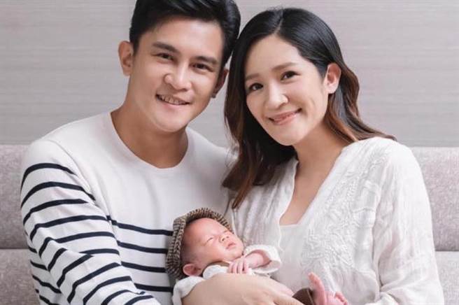 Terry和羅美玲婚後育有2子。（圖/翻攝自Terry臉書）