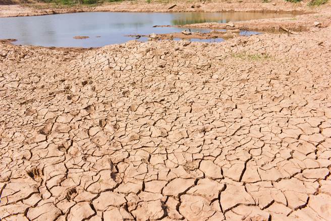 全球缺水问题影响企业发展。（示意图／shutterstock）