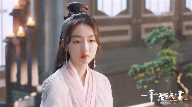 周冬雨扮天神「上古」遭批。（图/翻摄自周冬雨超话微博）