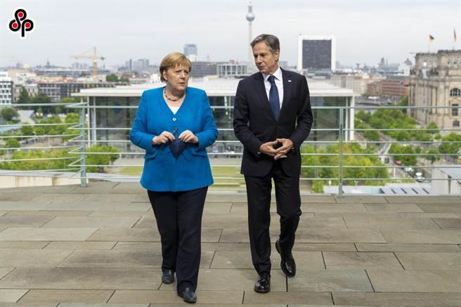 大陆国关学者指欧美共同对华三心二意，这条路注定艰难。图为今年6月23日美国国务卿布林肯（右）在柏林与德国总理梅克尔（左）会晤。（美国国务院）