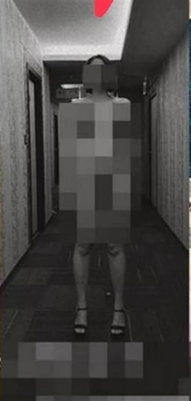海线某商务旅馆走道也有崔女裸拍身影。（摘自崔女推特）