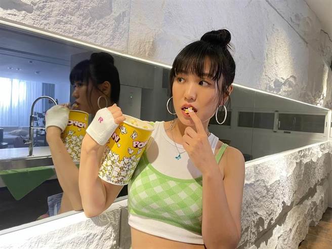 孙盛希日前推出新歌〈啦哩邋遢〉MV。（滚石唱片提供）