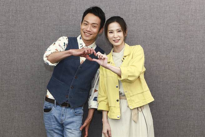 张哲豪在《黄金岁月》与楚宣配对。（民视提供）