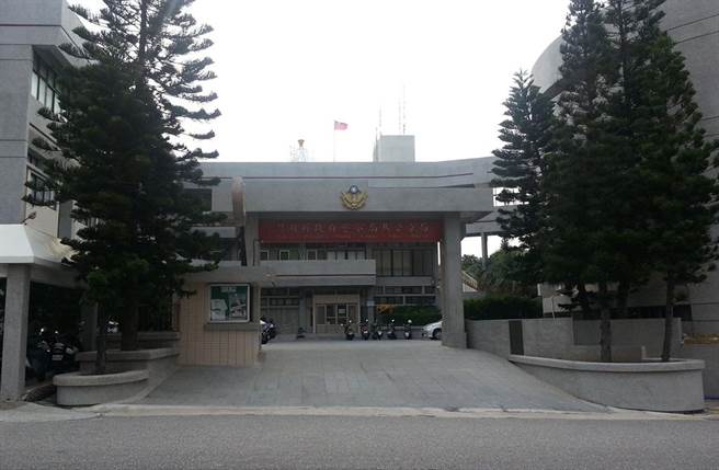 澎湖馬公警分局一名員警倒臥分局停車場猝逝。（截自澎湖馬公警分局臉書）