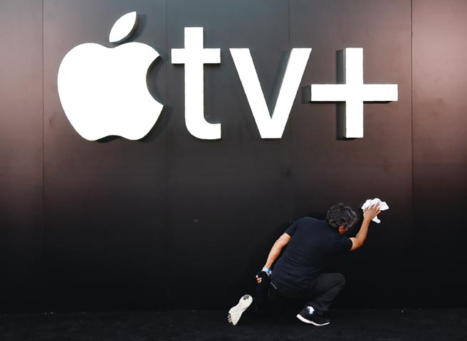 苹果打算限缩Apple TV+免费试用期，自7月起，购买苹果产品的消费者可免费使用3个月，而非先前的1年。图／美联社