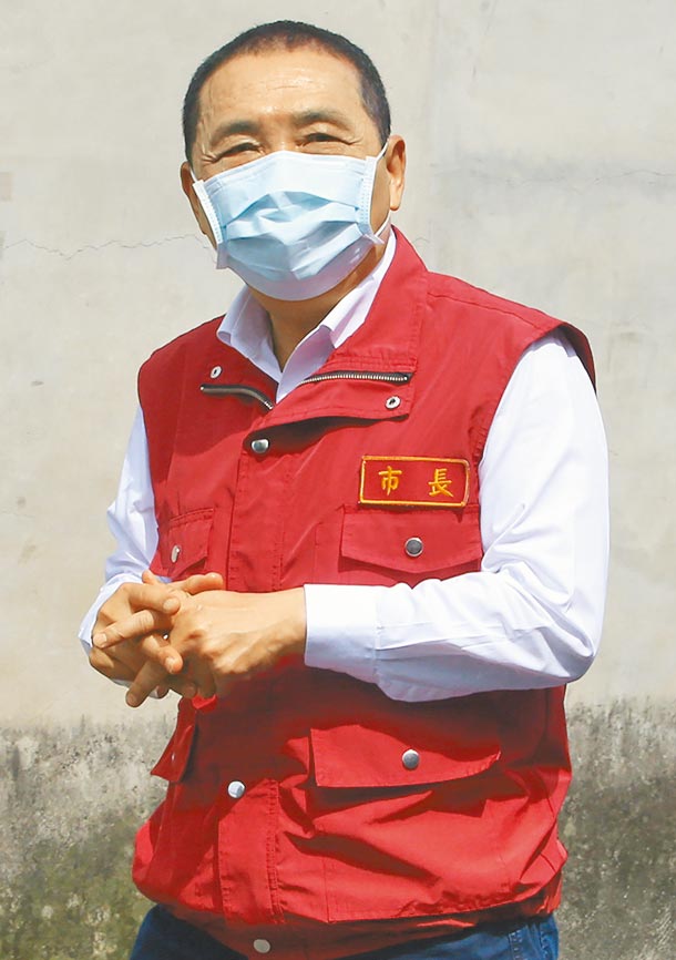 全球籠罩在Delta變種病毒株的威脅，包括鄭文燦、侯友宜（見圖）及盧秀燕等藍綠大咖，不約而同向中央喊話，要求對入境者全面普篩，期阻絕病毒於境外。（本報資料照片）