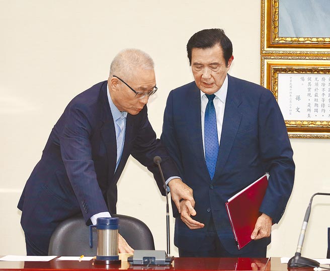 圖為前總統馬英九（右）與前副總統吳敦義。（本報資料照片）