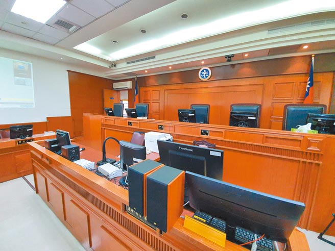 某大学辛姓副教授网路认识程姓女子，双方并到旅馆泡汤及抚摸全身，程的李姓男友发现后向辛勒索400万元，李被法院依恐吓取财未遂判刑6月，可易科罚金定谳。 (本报资料照片)