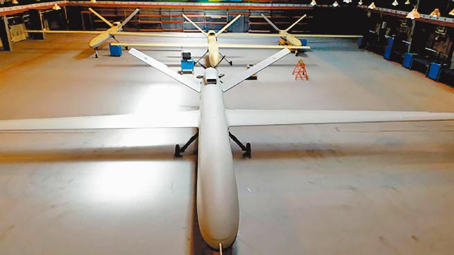 拜登政府27日授權對伊拉克和敘利亞的親伊朗民兵組織設施發動空襲，以報復他們稍早以無人機襲擊美國在伊拉克人員和設施。（美聯社）