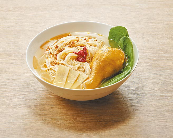 文青麵食「静享」麻油鸡腿汤麵，159元。（静享提供）