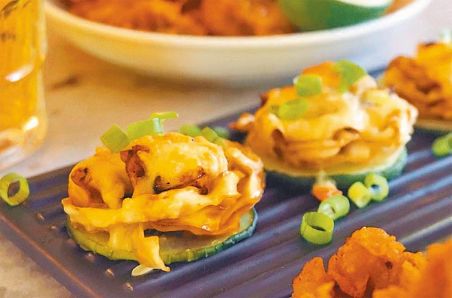 创意乾麵吃法：起司麻辣烤麵饼。（老妈拌麵提供）