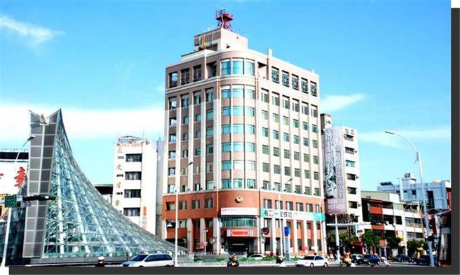 高雄市新興區一名女子清晨墜樓慘死街頭，路人經過驚見巨響嚇呆。(中時資料庫)