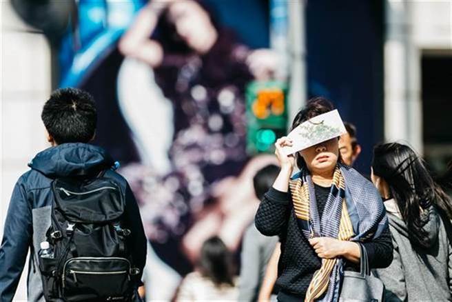 明天开始全台进入典型夏天气候，气象达人彭启明表示，明起全台热到像被锅盖盖住。（资料照）