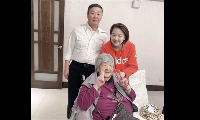 黄珊珊》岗位上不断努力 二哥光荣退伍！(爱传媒提供)