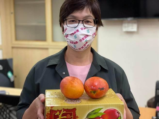 民眾黨立委蔡壁如訂了150箱枋山芒果力挺家鄉。（圖／摘自蔡壁如臉書）