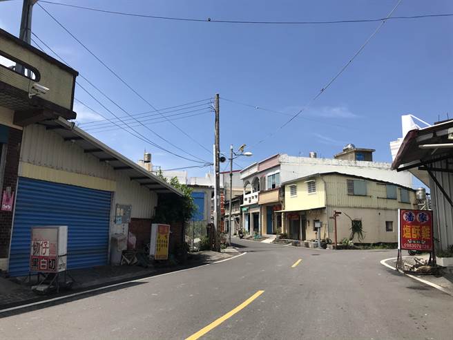 枋山乡2村解封首日，店家开不多，居民生活仍不便。（谢佳潾）