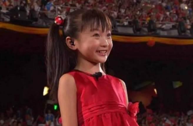 林妙可2008年在北京奥运献唱爆红。(图／翻摄自微博)