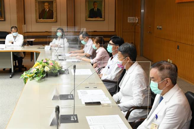 台大醫院團隊今舉辦線上記者會說明王小姐的生產、治療經過。（台大醫院提供／林周義台北傳真）