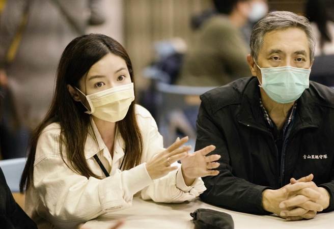 北市議員吳沛憶（左）。（摘自吳沛憶臉書／張穎齊台北傳真）