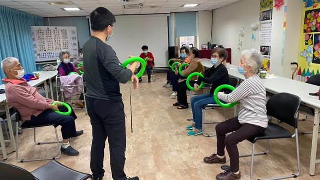 银心园-台中教育大学的作品，实现在地老化，关心银髮族。（台中市工策会提供／卢金足台中传真）