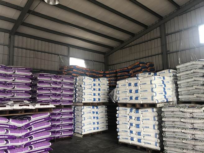 肥料業者准備復工。（南市府提供／張毓翎台南傳真）