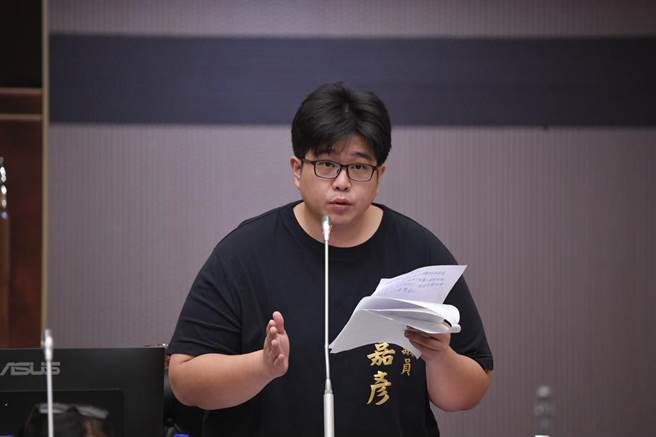 县议员魏嘉彦提案将捕蜂捉蛇相关业务移转农政单位办理，获多位县议员连署通过，县府农业处也已争取中央补助，将委外执行。（魏嘉彦提供／罗亦晽花莲传真）