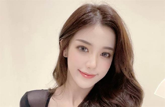 网红迅猛龙特蕾莎被称为大陆抖音第一美女。(图／翻摄自微博)